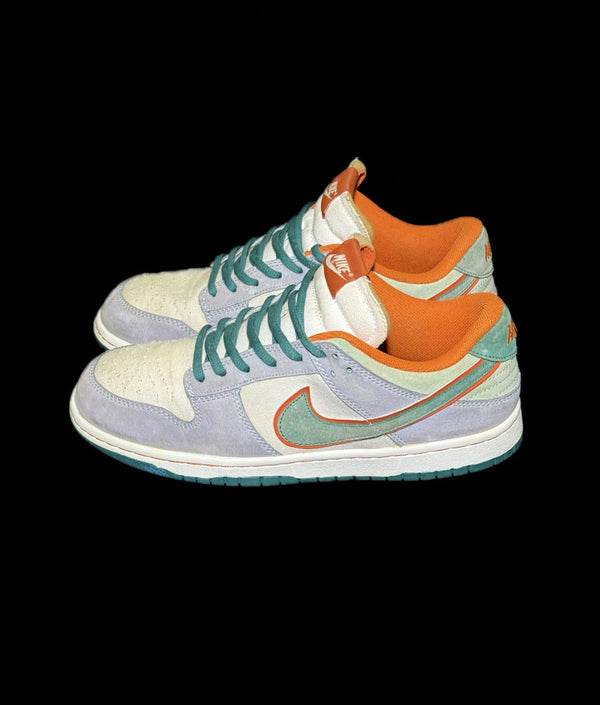 NIKE SB DUNK LOW HOT