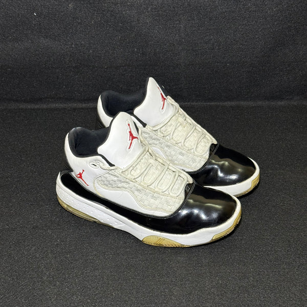 NIKE AIR JORDAN MAX AURA 2